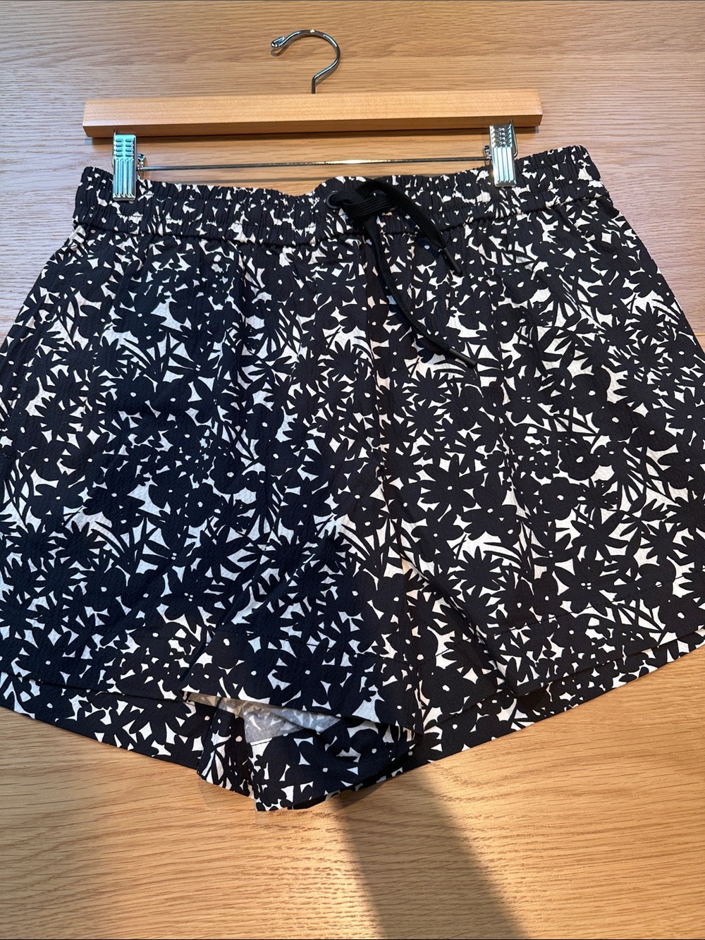 Black & White Floral Drawstring Women's Shorts